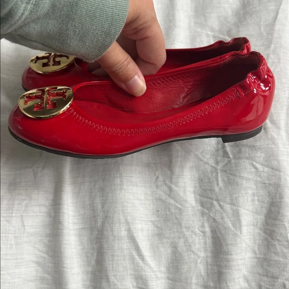 Tory Burch Glossy Red Leather Flats with Gold Emblem Little Girls 11c